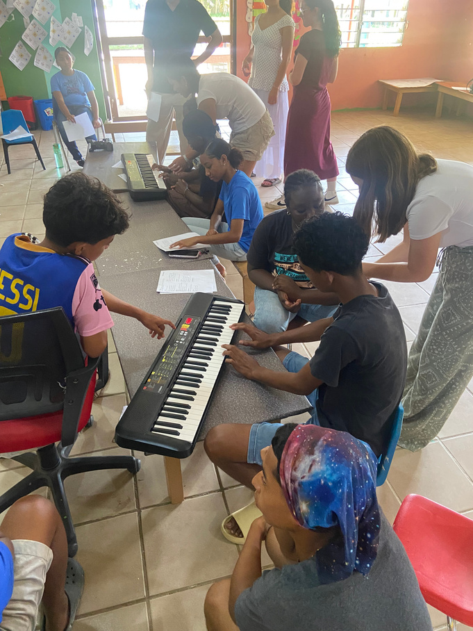 A music workshop teaching students keyboard